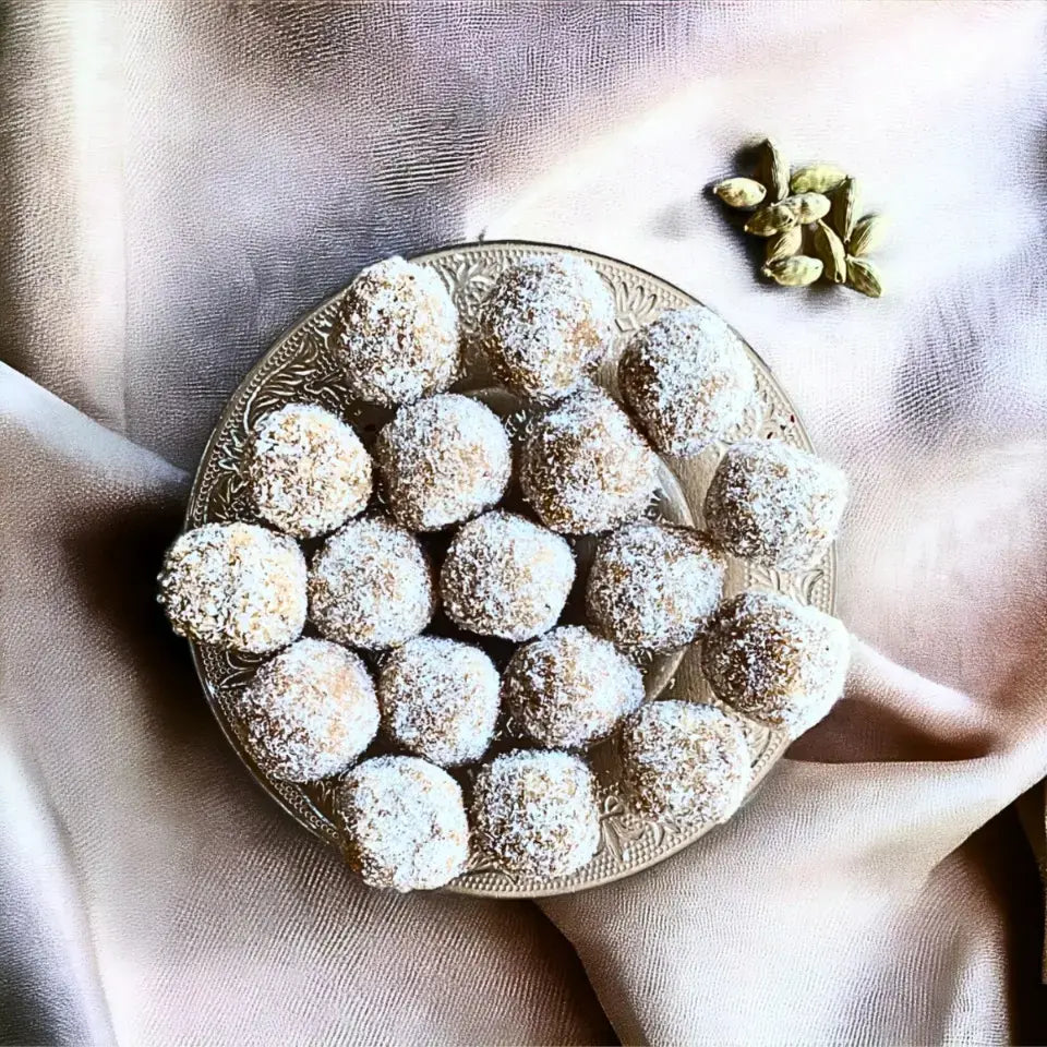 Nariyal Gud Elaichi Laddu (Nariyal Jaggery & Cardamom Laddu)